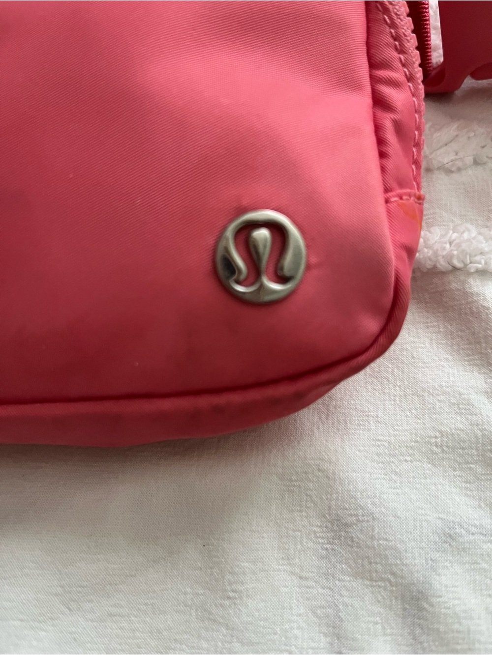 Lululemon Everywhere Belt Bag W/ Long Strap in Pink - Picture 3 of 6